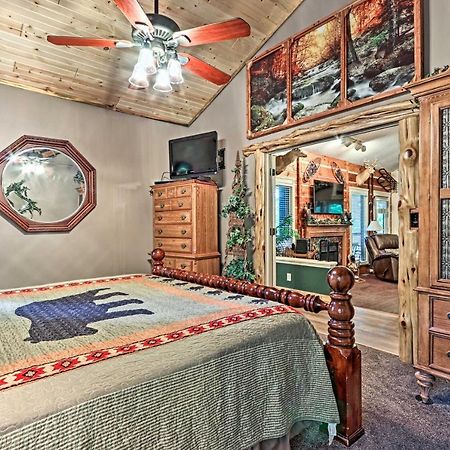 Eclectic Cabin With Hot Tub 1 Mi To Ober 蓋特林堡 外观 照片