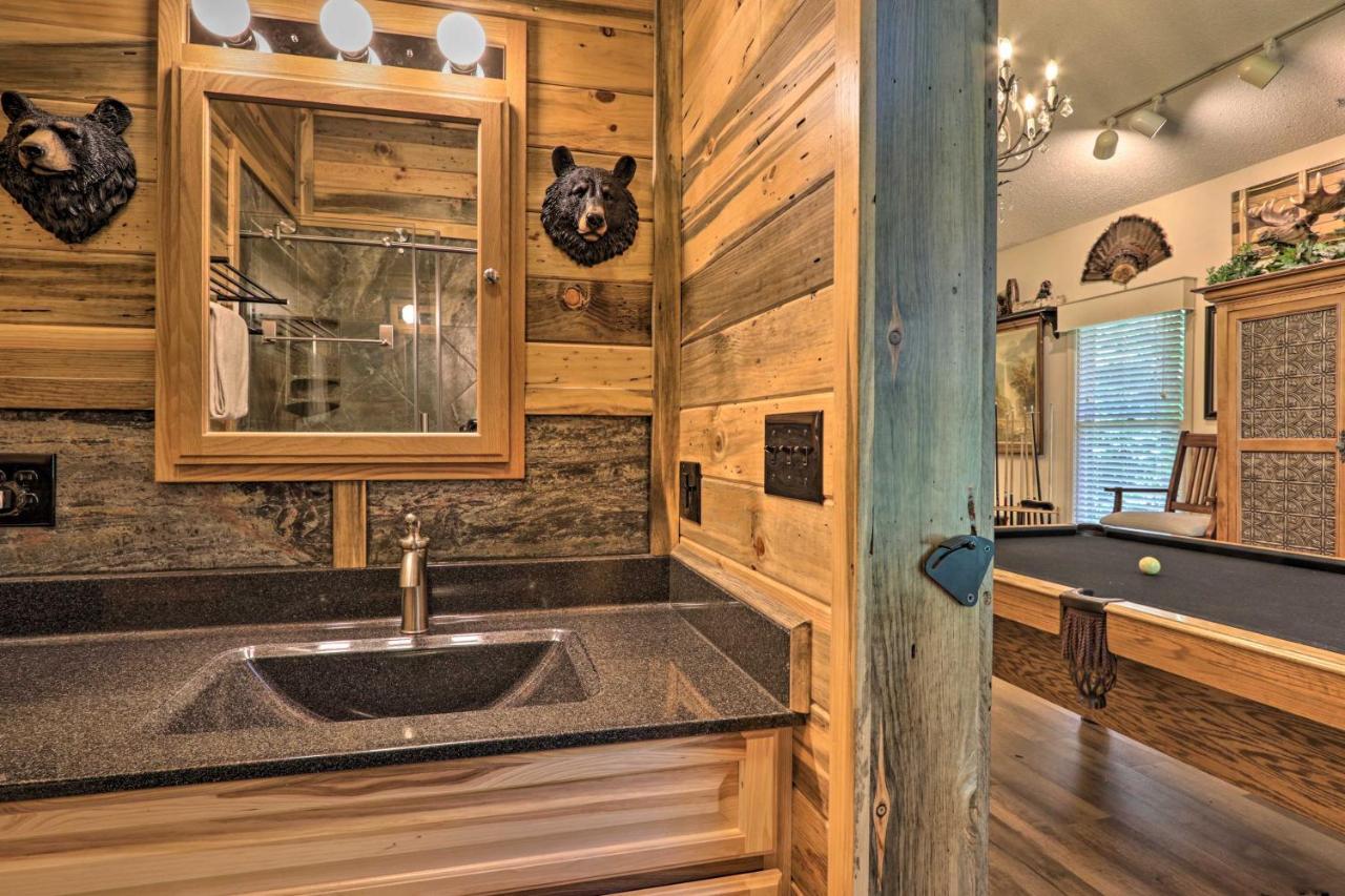Eclectic Cabin With Hot Tub 1 Mi To Ober 蓋特林堡 外观 照片