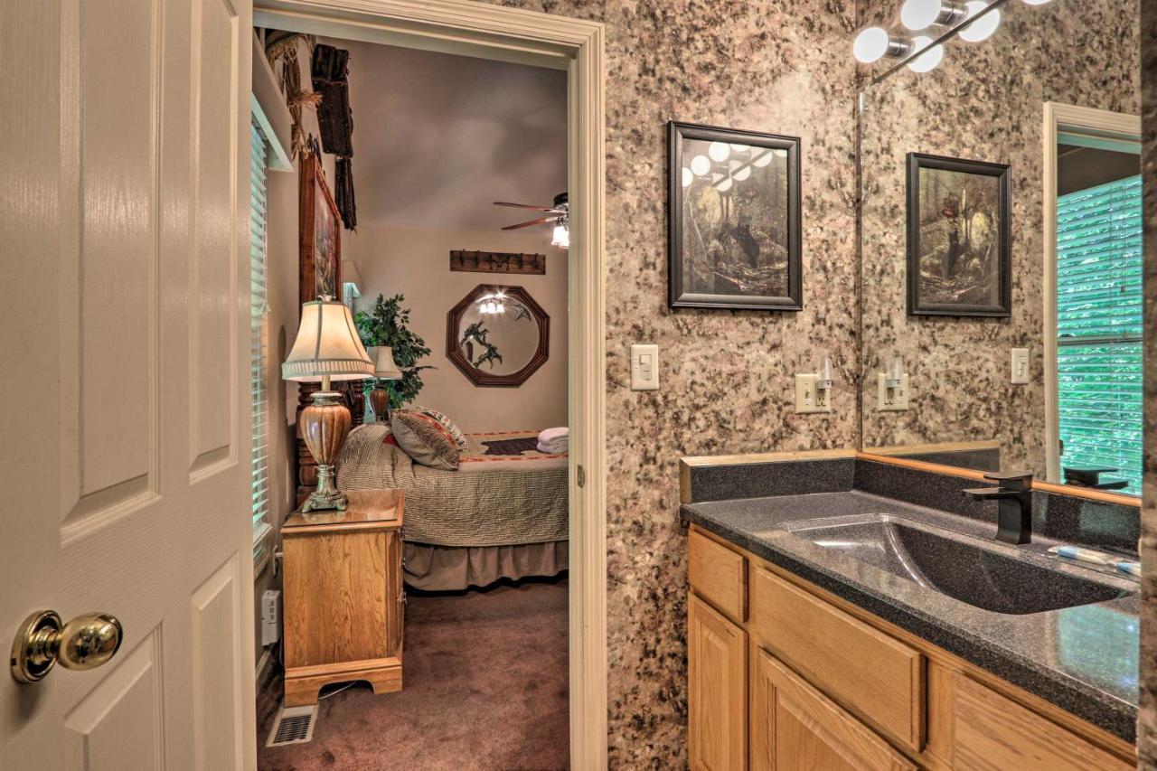 Eclectic Cabin With Hot Tub 1 Mi To Ober 蓋特林堡 外观 照片
