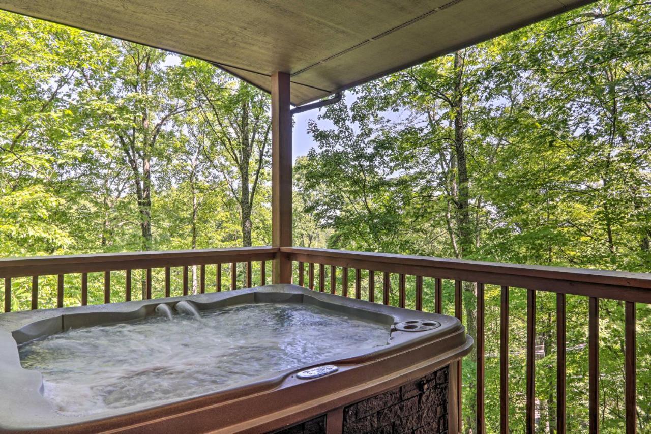 Eclectic Cabin With Hot Tub 1 Mi To Ober 蓋特林堡 外观 照片
