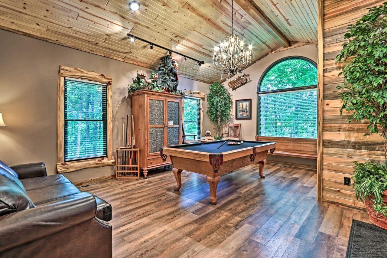 Eclectic Cabin With Hot Tub 1 Mi To Ober 蓋特林堡 外观 照片