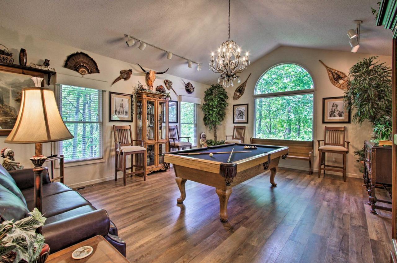 Eclectic Cabin With Hot Tub 1 Mi To Ober 蓋特林堡 外观 照片