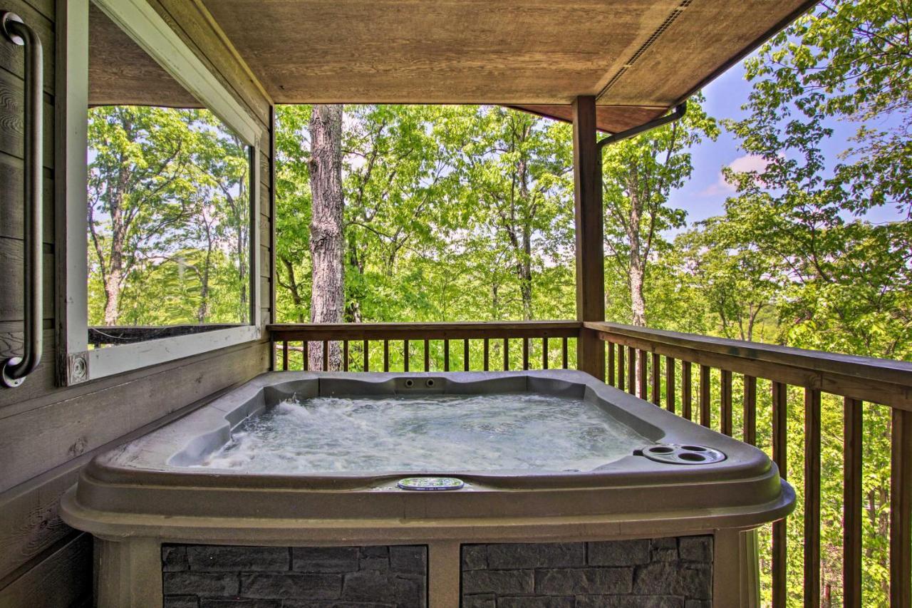 Eclectic Cabin With Hot Tub 1 Mi To Ober 蓋特林堡 外观 照片