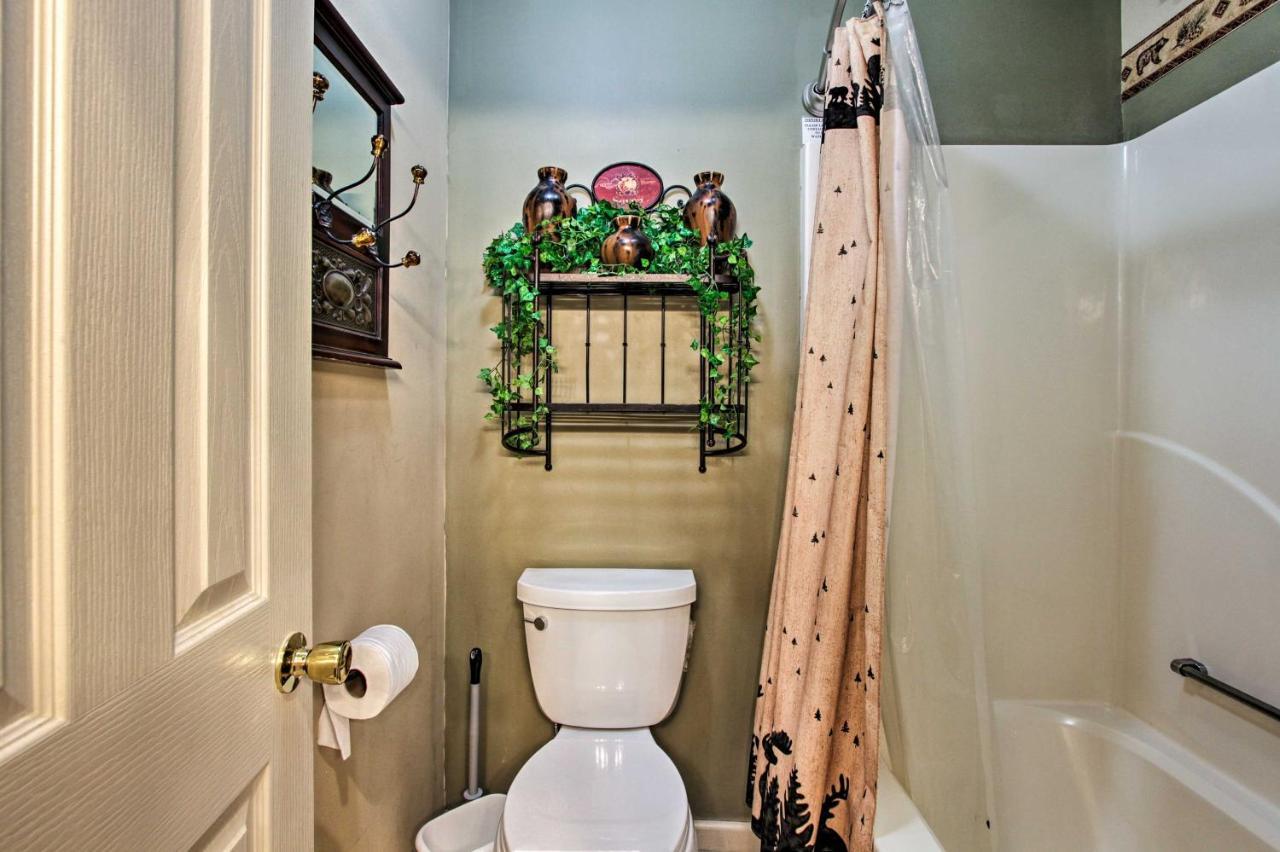 Eclectic Cabin With Hot Tub 1 Mi To Ober 蓋特林堡 外观 照片